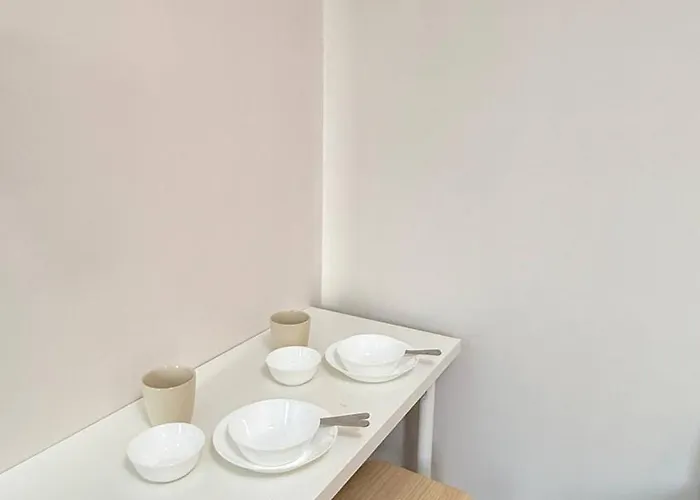 Makati Place With Queen Bed And 55 Inch Smart Tv Apartamento
